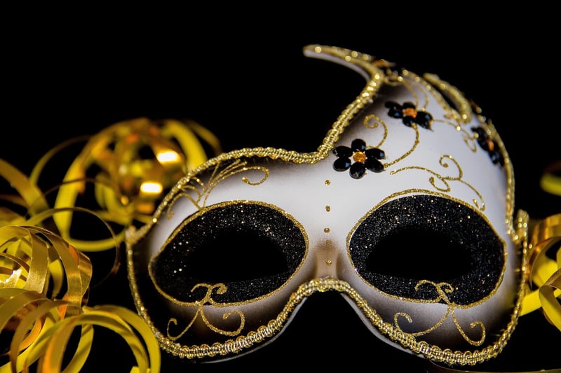 Ornate carnival mask for disguise